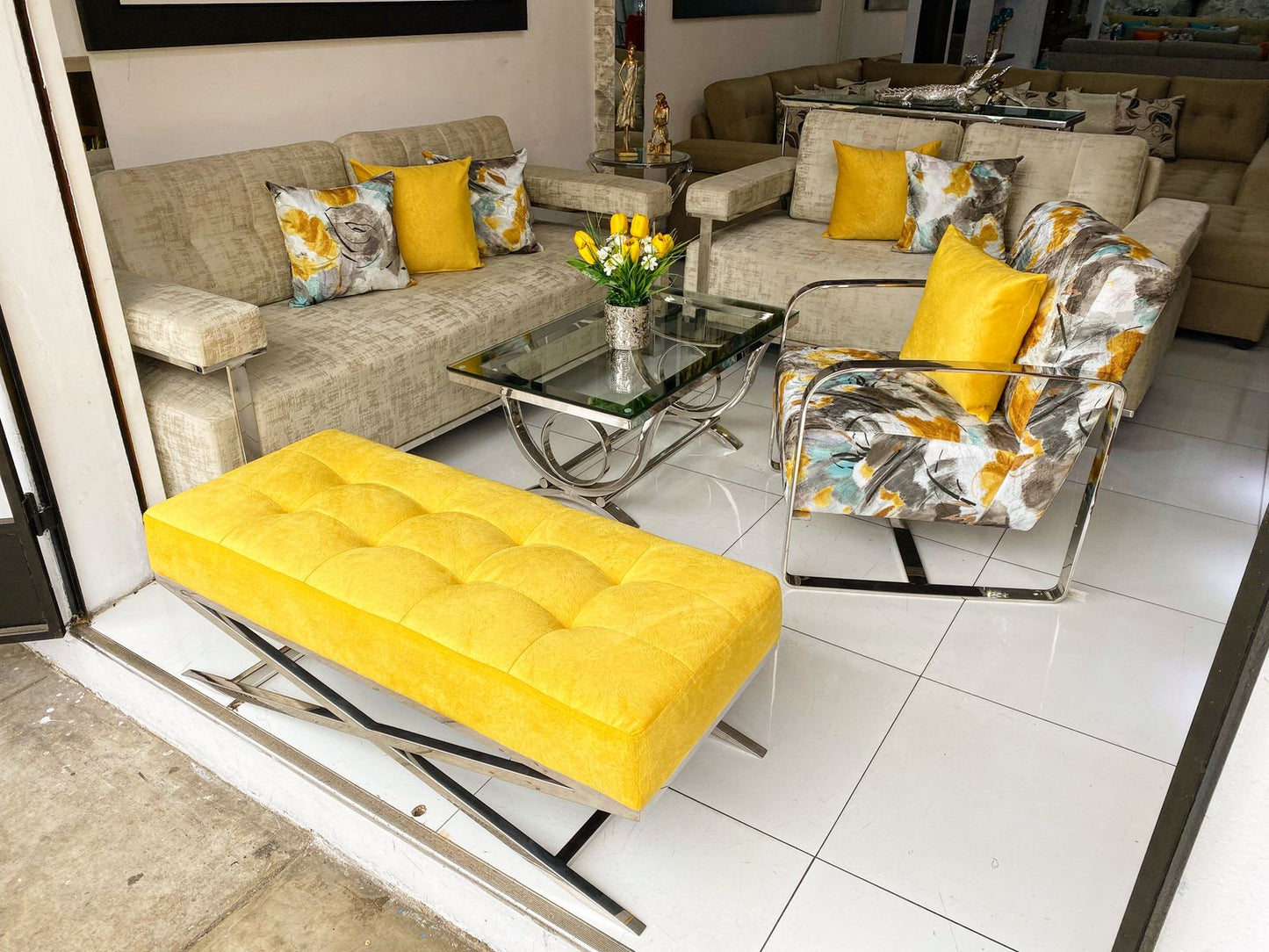 Mueble 3 2 con patas de acero inoxidable (No Incluye Banqueta)