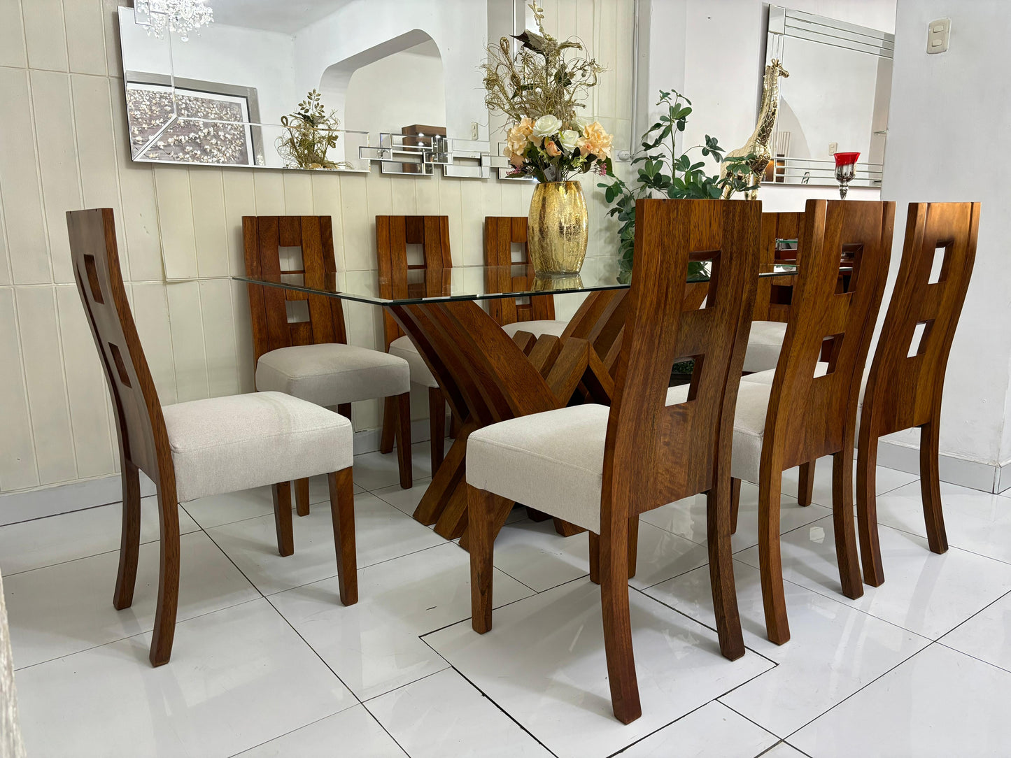 Juego de comedor con madera tonillo