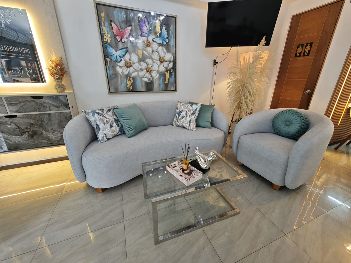 Juego de sala curvo 3 cuerpos curvo tapizado en tela gris con butaca - Deco Muebles