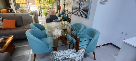 Comedor Vintage de 6 sillas con sillones redondeados en terciopelo turquesa y mesa de vidrio - Deco Muebles
